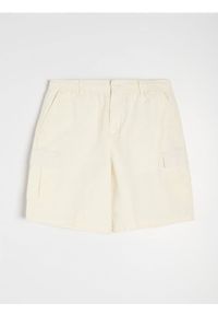 Sinsay - Bawełniane szorty cargo - kremowy. Kolor: kremowy. Materiał: bawełna
