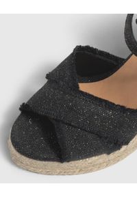 Castañer - CASTANER - Czarne sandały na kotunie Bromelia. Kolor: czarny. Materiał: bawełna. Obcas: na koturnie #6