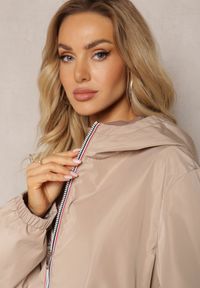 Renee - Beżowa Dwustronna Kurtka Przejściowa z Kapturem i Luźnym Fasonie Anahitta. Typ kołnierza: kaptur. Kolekcja: plus size. Kolor: beżowy #3