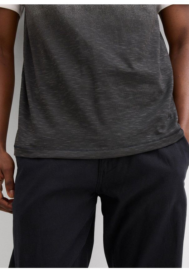 bonprix - T-shirt z czystej bawełny, slim fit. Kolor: biały. Materiał: bawełna