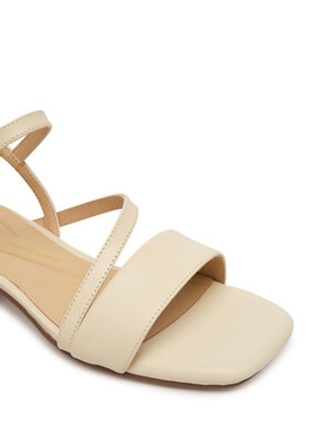 Clarks Sandały Serina35 Strap 26186118 Écru. Kolor: kremowy. Materiał: skóra