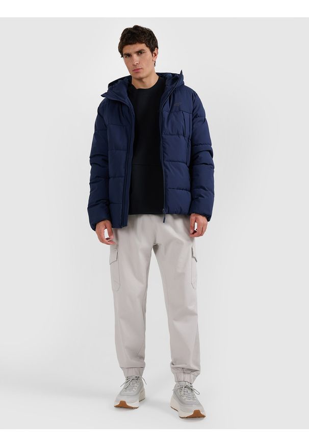 4f - 4F Kurtka puchowa z wypełnieniem syntetycznym męska - granatowa XXL. Okazja: na co dzień. Typ kołnierza: kaptur. Kolor: niebieski. Materiał: puch, syntetyk. Wzór: gładki. Styl: casual