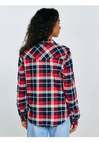 Big-Star - Koszula damska flanelowa z kratę czerwono-granatowa Hiri 603. Okazja: na co dzień. Kolor: czerwony. Wzór: kratka. Styl: elegancki, casual #4