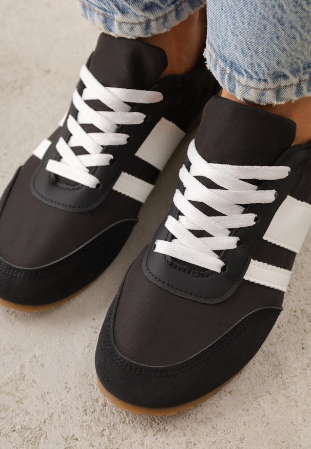 Born2be - Czarne Sneakersy Kultowe Tenisówki z Marszczeniem przy Pięcie Rhodophine. Okazja: na co dzień. Kolor: czarny. Materiał: jeans. Szerokość cholewki: normalna. Wzór: gładki