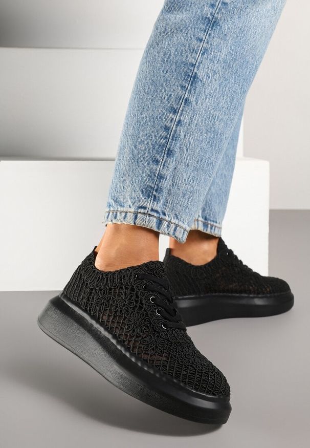 Renee - Czarne Sneakersy Typu Tenisówki z Ażurową Cholewką i Skórzaną Wkładką Sonelis. Okazja: na co dzień. Kolor: czarny. Materiał: skóra. Szerokość cholewki: normalna. Wzór: ażurowy