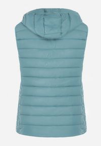 Born2be - Miętowa Kamizelka Pikowana z Kapturem Kari. Okazja: na co dzień. Typ kołnierza: kaptur. Kolekcja: plus size. Kolor: miętowy. Długość: długie. Wzór: gładki. Materiał: tkanina, sztruks. Długość rękawa: długi rękaw. Styl: casual #7