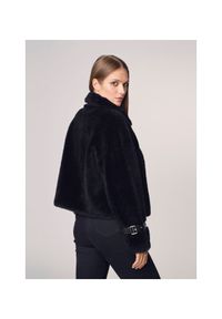 Ochnik - Wełniane futerko damskie oversize. Okazja: na co dzień. Typ kołnierza: kolnierz wykładany, kołnierzyk stójkowy. Kolor: czarny. Materiał: wełna. Długość: krótkie. Styl: casual #2