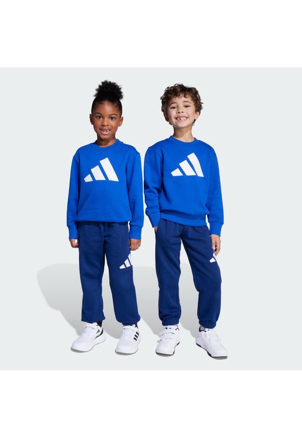 Adidas - Zestaw Essentials Joggers Kids. Okazja: na uczelnię. Kolor: biały, niebieski, wielokolorowy. Materiał: dresówka, materiał. Styl: sportowy