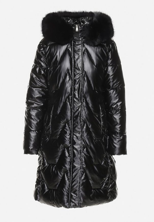 Born2be - Czarna Zimowa Kurtka Pikowana o Długim Kroju z Kapturem z Odpinanym Futrem Lilareen. Okazja: na co dzień. Typ kołnierza: kaptur. Kolor: czarny. Materiał: futro. Długość: długie. Sezon: zima. Styl: casual, elegancki