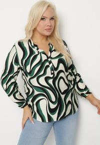 Born2be - Zielona Koszula z Wiskozą Bez Kołnierzyka w Abstrakcyjny Print Arasena. Okazja: na co dzień. Typ kołnierza: bez kołnierzyka. Kolekcja: plus size. Kolor: zielony. Materiał: wiskoza. Wzór: nadruk. Styl: casual, elegancki