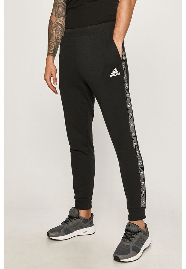 Adidas - adidas - Spodnie. Kolor: czarny. Materiał: bawełna, poliester, dzianina. Wzór: aplikacja