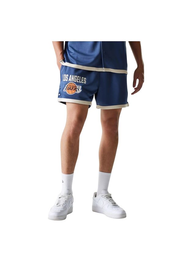 New Era - Krótkie Los Angeles Lakers. Kolor: niebieski, wielokolorowy, biały. Długość: krótkie. Sezon: lato