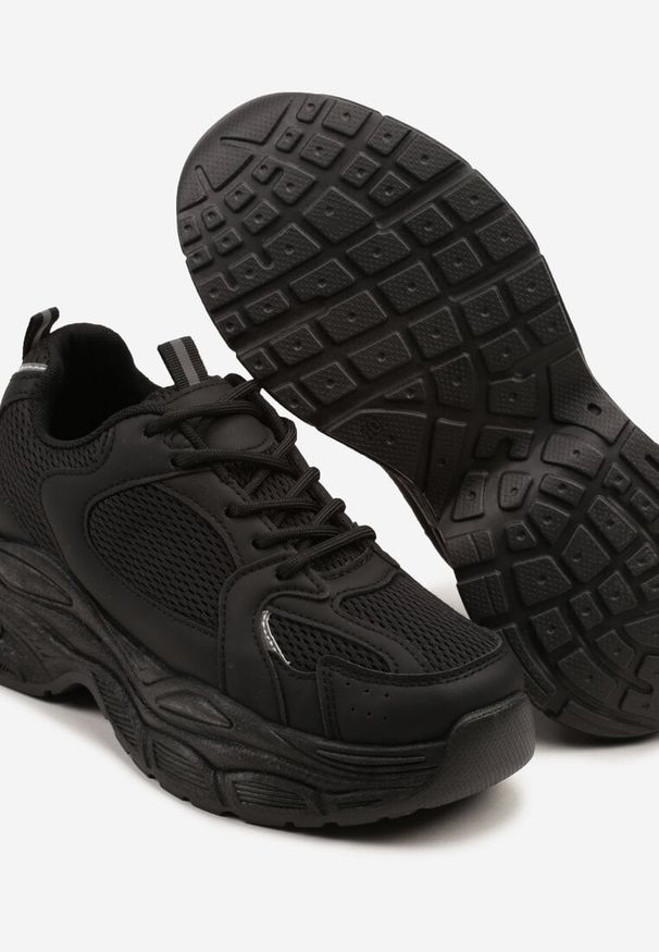 Renee - Czarne Sneakersy Vices na Platformie Ozdobione Tłoczeniem Natiselle. Okazja: na co dzień. Kolor: czarny. Materiał: jeans. Wzór: aplikacja. Obcas: na platformie