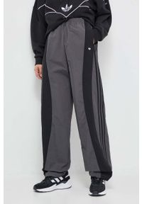 adidas Originals spodnie dresowe kolor szary wzorzyste. Kolor: szary. Materiał: dresówka #1