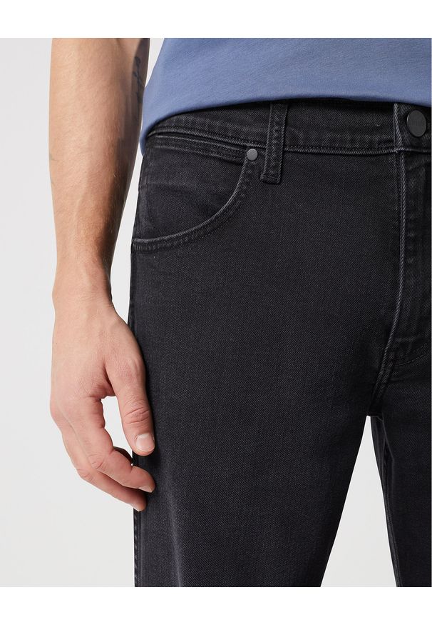 Wrangler - WRANGLER MĘSKIE SPODNIE JEANSOWE GREENSBORO FILM NOIR 112350664 W15Q016835