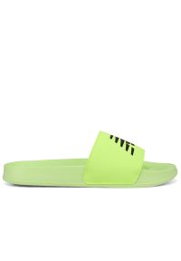 Klapki New Balance SUF200P3 - zielone. Zapięcie: pasek. Kolor: zielony. Materiał: materiał. Szerokość cholewki: normalna. Sezon: lato. Sport: pływanie #1