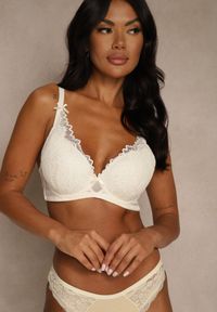 Renee - Jasnobeżowy Biustonosz Ozdobiony Koronką i Kokardkami Sellene. Kolor: beżowy. Materiał: koronka. Wzór: koronka, aplikacja #1