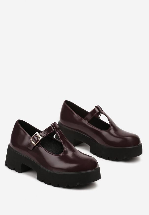 Renee - Bordowe Półbuty na Grubej Podeszwie z Zapięciem na Sprzączkę Mevastra. Zapięcie: sprzączka. Kolor: czerwony. Materiał: jeans. Styl: klasyczny, elegancki