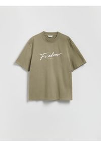 Reserved - T-shirt comfort z nadrukiem - jasnozielony. Kolor: zielony. Materiał: dzianina, bawełna. Wzór: nadruk