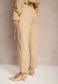 Renee - Beżowe Bawełniane Spodnie z Wiązaniem Olithiel. Okazja: na co dzień. Stan: podwyższony. Kolor: beżowy. Materiał: bawełna. Styl: casual #4