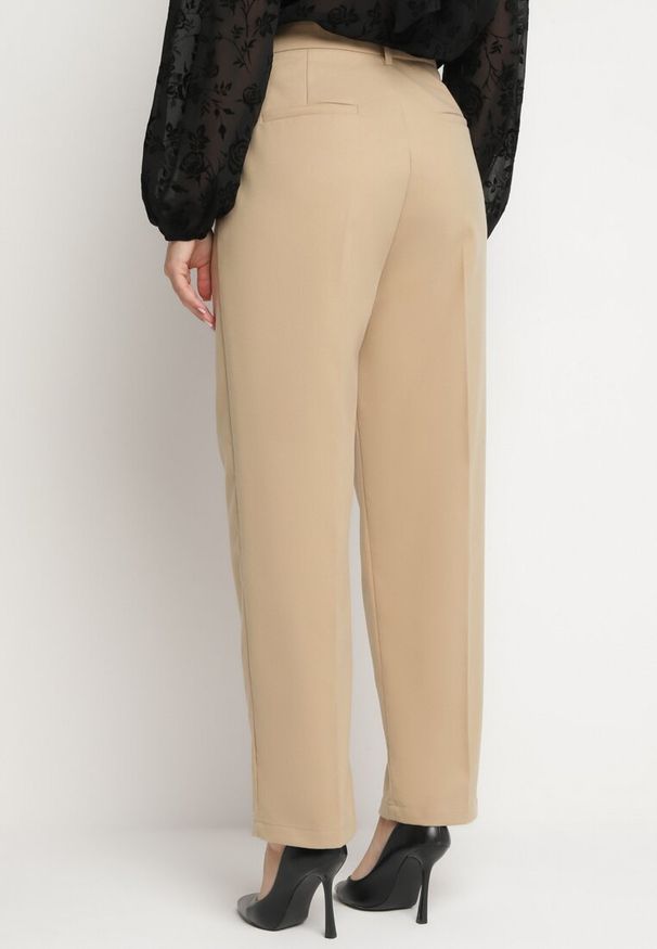 Born2be - Beżowe Luźne Spodnie Garniturowe z Kieszeniami Vireal. Kolor: beżowy. Styl: elegancki, klasyczny