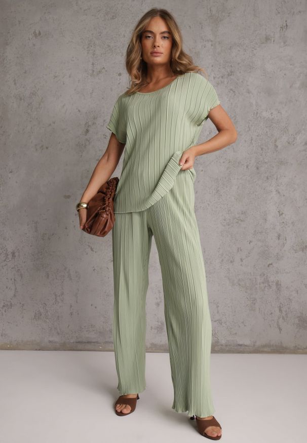 Renee - Zielone Plisowane Spodnie High Waist z Szerokimi Nogawkami Sedalia. Stan: podwyższony. Kolor: zielony. Materiał: satyna