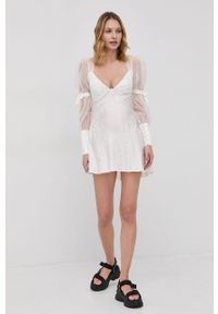 For Love & Lemons Sukienka kolor biały mini rozkloszowana. Kolor: biały. Materiał: tkanina, poliester, materiał. Długość rękawa: długi rękaw. Typ sukienki: rozkloszowane. Długość: mini #2