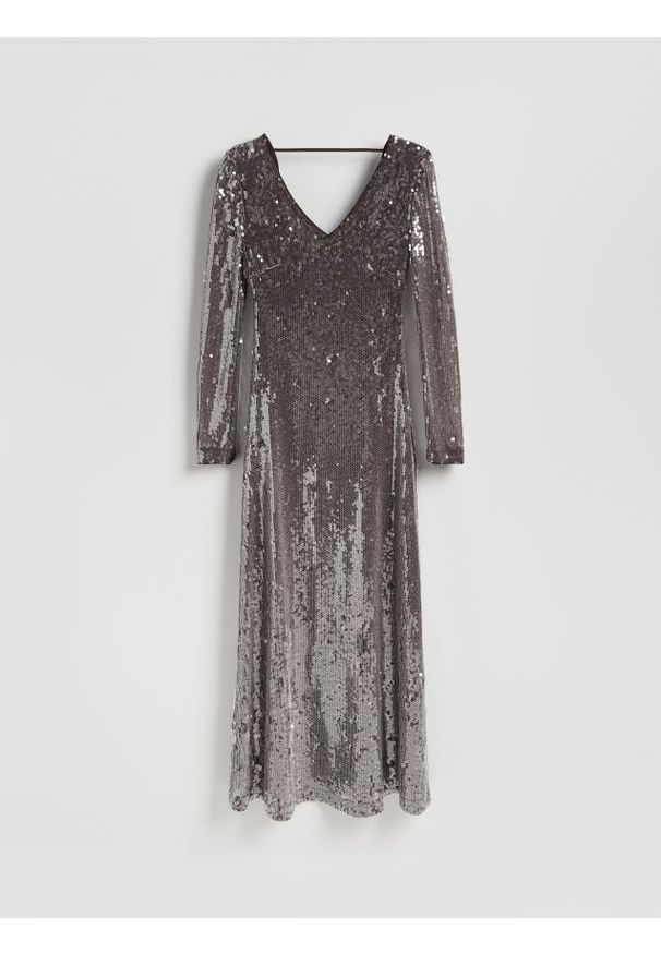 Reserved - Cekinowa sukienka maxi - beżowy. Kolor: beżowy. Materiał: dzianina. Długość: maxi