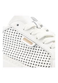 Sneakersy damskie Armodo, cholewka ze skóry naturalnej perforowana konstrukcja zapewniająca przewiewność klasyczne sznurowanie, białe, DS-777. Zapięcie: sznurówki. Kolor: biały. Materiał: skóra. Szerokość cholewki: normalna. Wzór: ażurowy. Styl: klasyczny #7