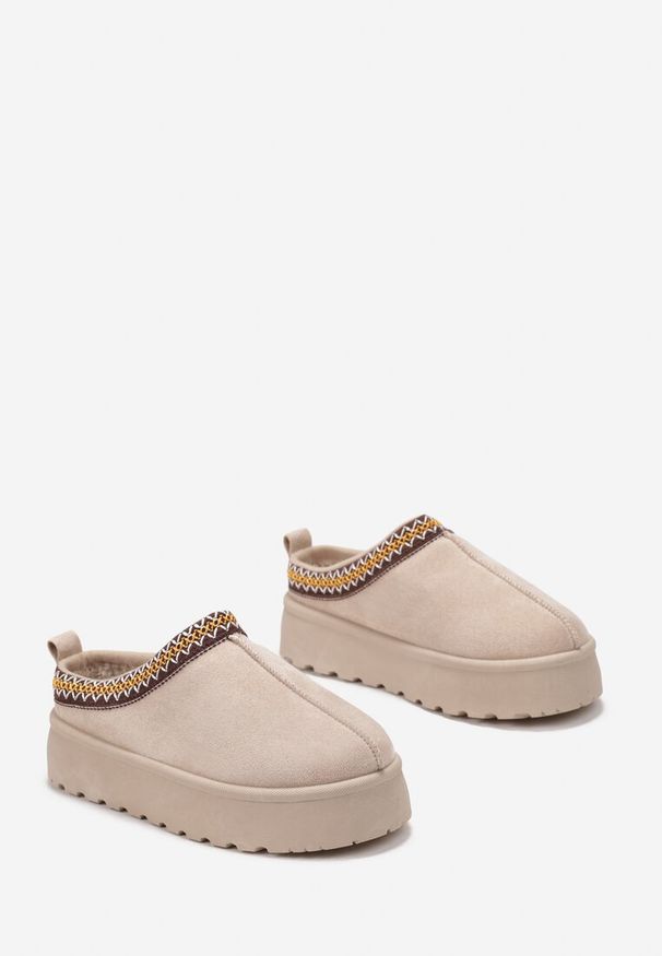 Born2be - Beżowe Krótkie Śniegowce na Platformie Sudra. Okazja: na spacer. Kolor: beżowy. Materiał: jeans, puch. Szerokość cholewki: normalna. Wzór: aplikacja. Sezon: zima. Obcas: na platformie. Styl: elegancki, sportowy