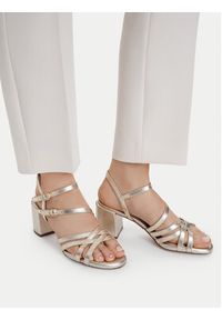 Clarks Sandały Ezoria Strap 26185896 Złoty. Kolor: złoty. Materiał: skóra #7