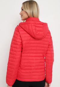 Born2be - Czerwona Pikowana Kurtka z Odpinanym Kapturem Ebinia. Kolor: czerwony #5