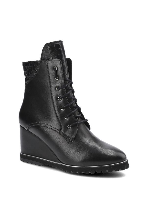 Botki damskie Libero, cholewka ze skóry naturalnej sznurowane usztywniony zapiętek podwyższona podeszwa z wyraźnym profilem, czarne, 2430-8-462. Okazja: na co dzień. Kolor: czarny. Materiał: skóra. Szerokość cholewki: normalna. Wzór: gładki. Obcas: na koturnie. Styl: casual, elegancki