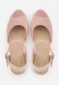 Renee - Różowe Boho Sandały VICES na Koturnie Zdobionym Plecionką Hiseise. Okazja: na spacer. Kolor: różowy. Wzór: aplikacja. Sezon: lato. Obcas: na koturnie. Styl: boho #4