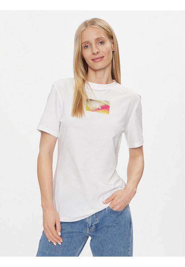 Calvin Klein Jeans T-Shirt Illuminated Box Logo Slim Tee J20J222898 Biały Slim Fit. Kolor: biały. Materiał: bawełna