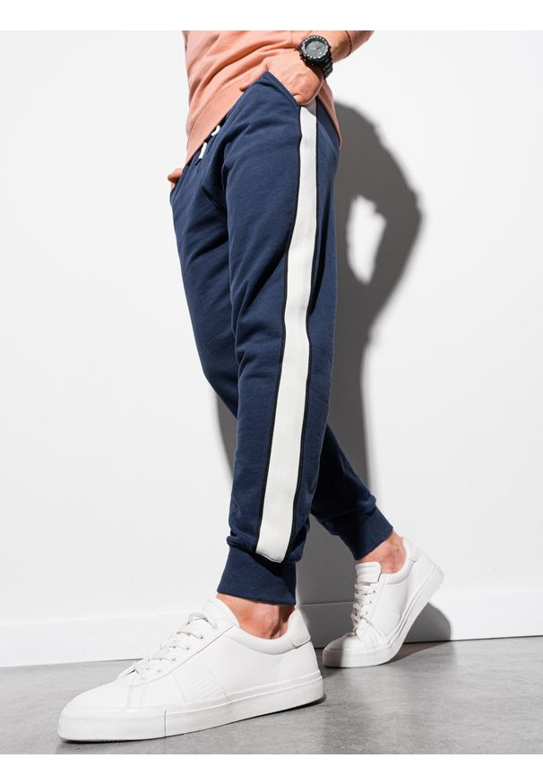 Niebieskie spodnie Ombre Clothing
