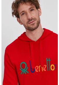 United Colors of Benetton - Sweter. Typ kołnierza: kaptur. Kolor: czerwony. Materiał: materiał. Długość rękawa: długi rękaw. Długość: długie