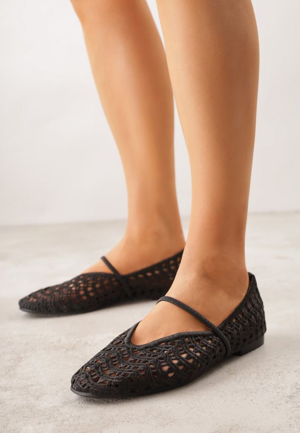 Born2be - Czarne Ażurowe Balerinki z Imitacji Plecionki z Paskiem Naeraea. Okazja: na co dzień. Zapięcie: pasek. Kolor: czarny. Materiał: len. Wzór: ażurowy. Sezon: wiosna, lato. Styl: casual, klasyczny