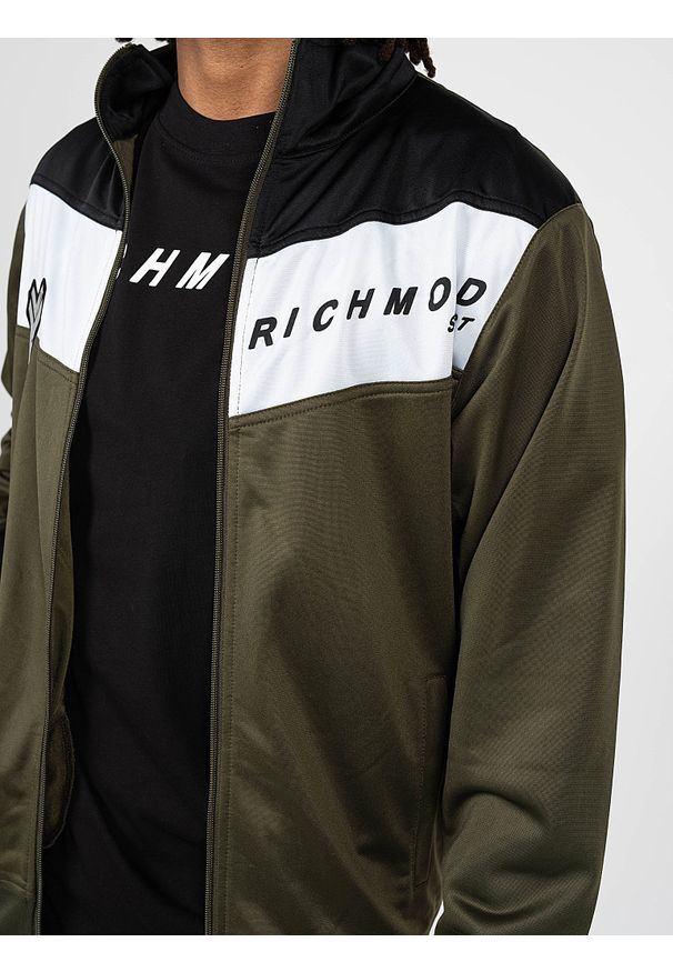 John Richmond - Richmond Sport Bluza | UMA22067FE | Mężczyzna | Czarny, Biały, Khaki. Okazja: na co dzień. Typ kołnierza: kołnierzyk stójkowy. Kolor: biały, czarny, brązowy, wielokolorowy. Materiał: poliester. Wzór: nadruk. Styl: sportowy