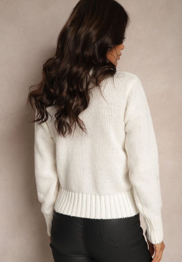 Renee - Jasnobeżowy Casualowy Sweter z Bawełną i Cekinami Savintha. Okazja: na co dzień. Kolor: beżowy. Materiał: bawełna. Wzór: aplikacja. Styl: casual