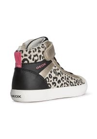 Geox sneakersy dziecięce kolor beżowy. Nosek buta: okrągły. Zapięcie: rzepy. Kolor: beżowy. Materiał: guma