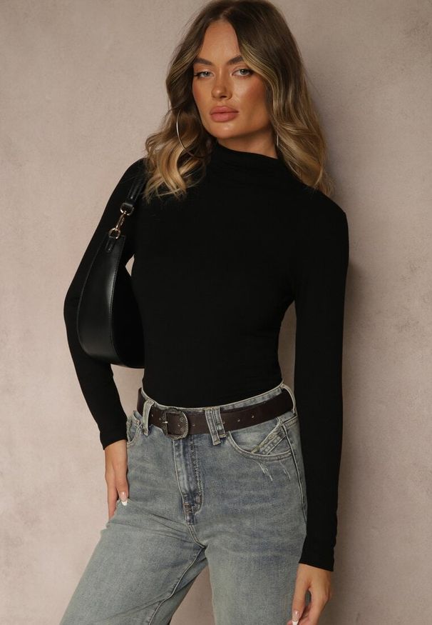 Renee - Czarna Bluzka z Wiskozy z Półgolfem Forriva. Okazja: na co dzień. Kolor: czarny. Materiał: wiskoza. Styl: wizytowy, casual, elegancki