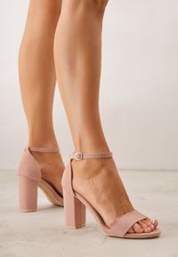 Born2be - Jasnoróżowe Sandały Vices na Obcasie ze Skórzaną Wkładką Lishiria. Okazja: na ślub cywilny, na wesele. Zapięcie: sprzączka. Kolor: różowy. Materiał: skóra. Obcas: na obcasie. Styl: elegancki, klasyczny. Wysokość obcasa: średni #9