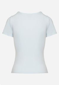 Born2be - Jasnoniebieski T-shirt z Wiskozą o Dopasowanym Kroju z Dekoltem w Serek Folarisse. Typ kołnierza: dekolt w serek. Kolor: niebieski. Materiał: wiskoza