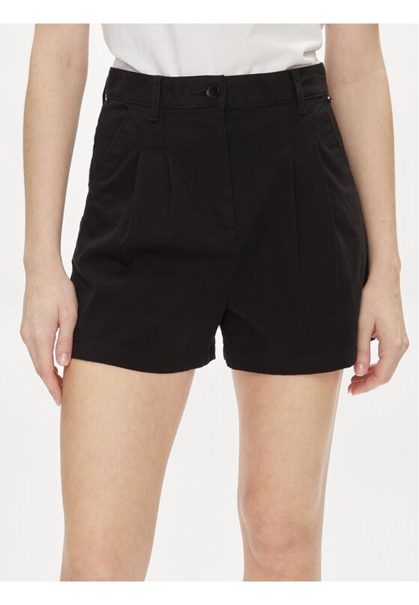 Tommy Jeans Szorty materiałowe Claire DW0DW17775 Czarny Regular Fit. Kolor: czarny. Materiał: bawełna
