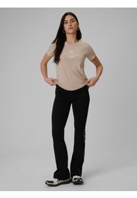 4f - 4F T-shirt regular z nadrukiem damski - beżowy XS. Okazja: na co dzień. Kolor: beżowy. Materiał: dzianina, bawełna, materiał. Wzór: nadruk. Styl: casual, klasyczny #2