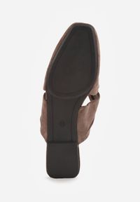 Born2be - Brązowe Klapki Mule Vices Zdobione Supłem Lavisse. Kolor: brązowy. Materiał: len, jeans. Wzór: aplikacja. Obcas: na płaskiej podeszwie. Styl: klasyczny #3