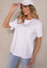Renee - Biały T-shirt z Bawełny z Ozdobnym Łańcuszkiem Imitującym Naszyjnik Sohna. Okazja: na co dzień. Kolor: biały. Materiał: bawełna. Styl: klasyczny, casual #5