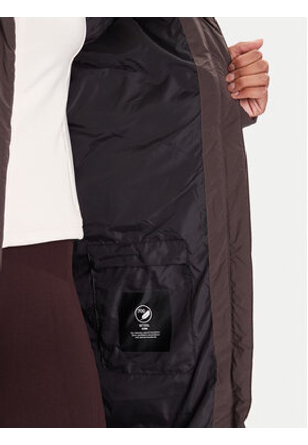 Jack Wolfskin Płaszcz zimowy Marienplatz 1206971 Brązowy Regular Fit. Kolor: brązowy. Materiał: syntetyk. Sezon: zima