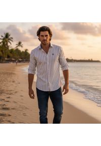 Biała, Lekko Taliowana Koszula Męska - Pako Jeans - Beżowy Prążek. Okazja: na co dzień. Kolor: brązowy, beżowy, wielokolorowy. Materiał: wiskoza, bawełna. Wzór: paski. Styl: casual #2